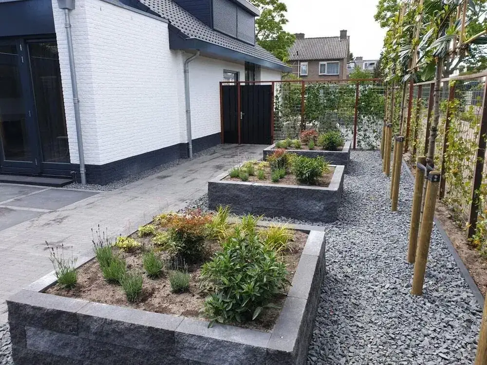 Beplanting & onderhoud door GS Gardens in Nieuw-Vennep — voorbeeld 2