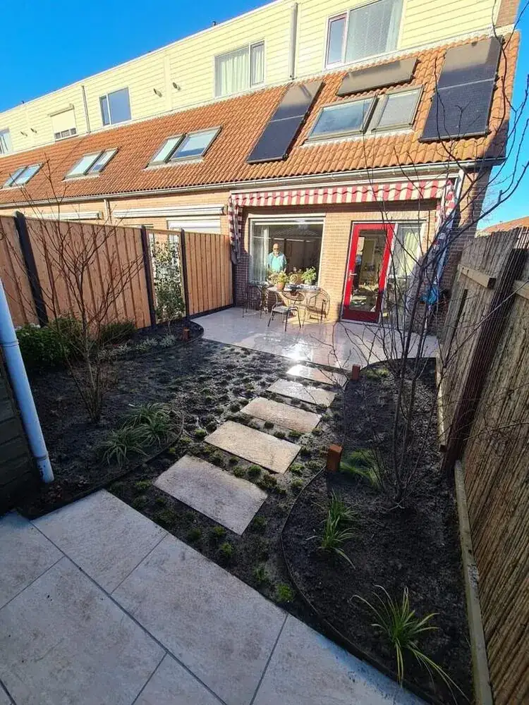 Sierstraatwerk in de tuin — voorbeeldproject van GS Gardens in Nieuw-Vennep
